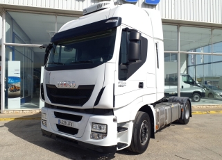 Tractor head IVECO AS440S46TP,
Hi Way, 
Euro6,
Automatic with retarder, 
year 2015,
with 602.469km.
