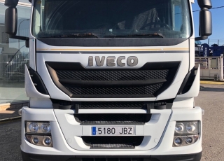 Cabeza tractora IVECO 
Modelo AT440S46TP  Hi Road Euro6, 
Automática con intarder, 
Del año 2015, 
699.717km.