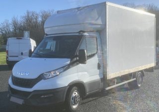 Caja cerrada con plataforma elevadora IVECO 35C16 20m3